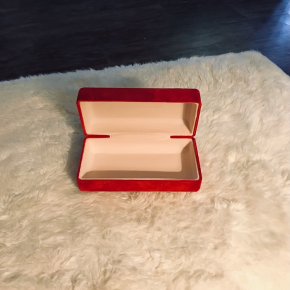 Carolina Herrera Red Velvet Glass Case - Picture 4 of 8